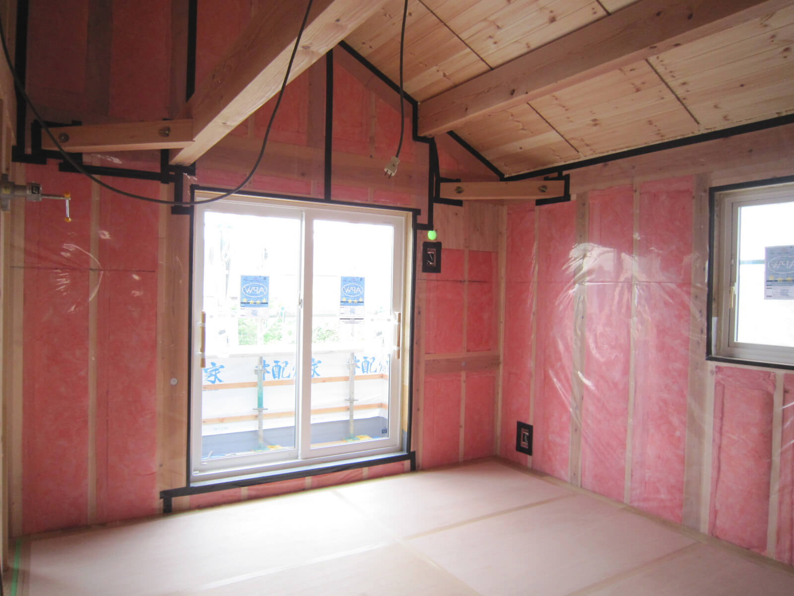 伴工務店で施工中の高断熱住宅の写真１