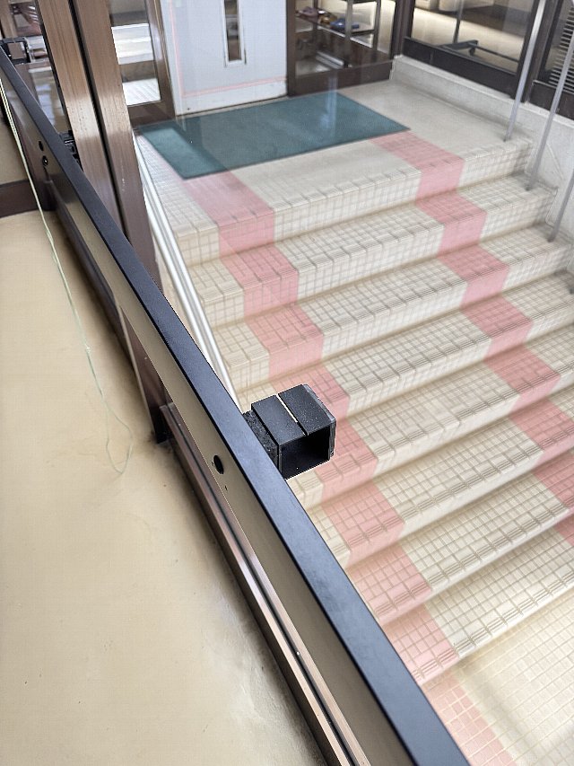 ガラス面に固定