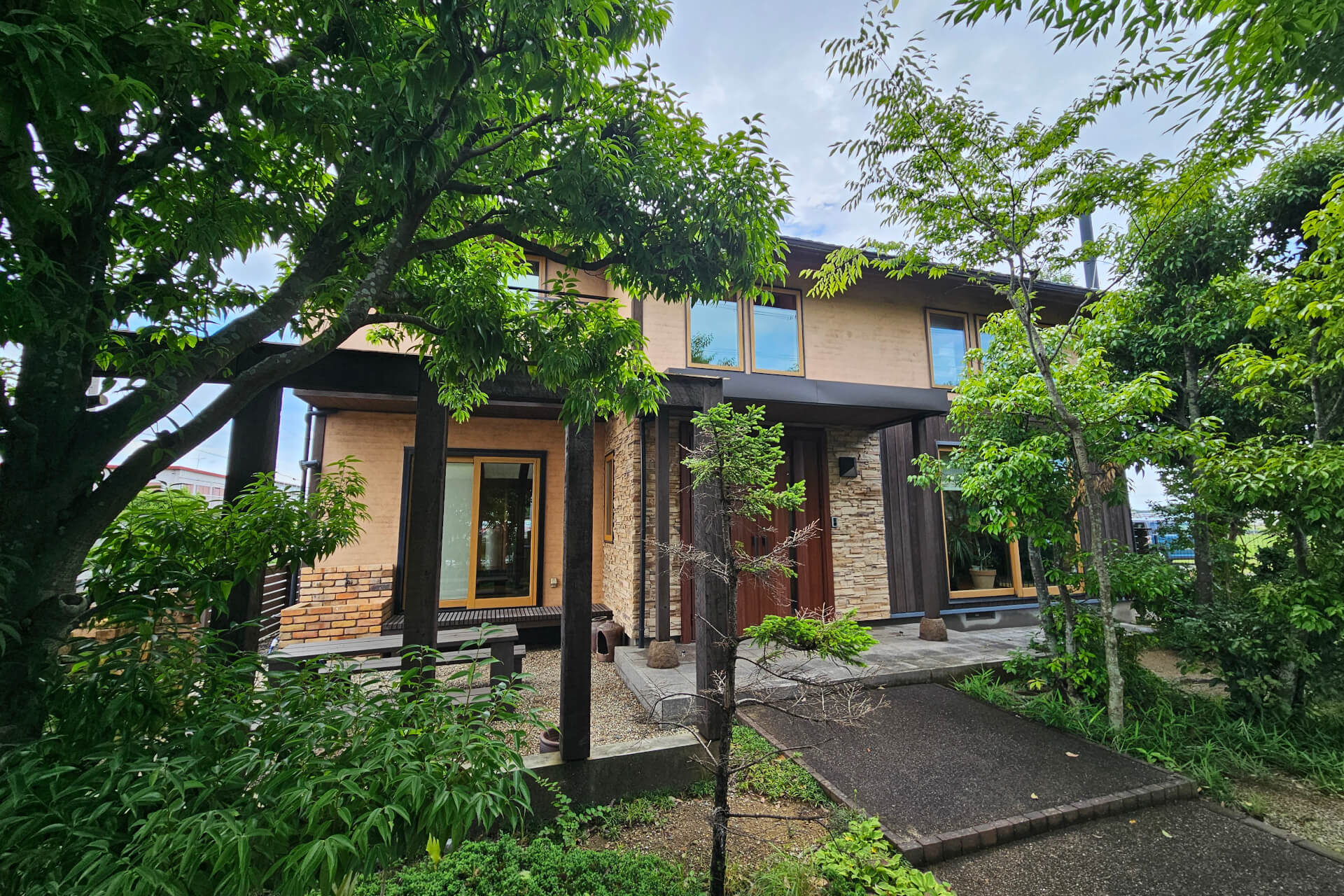 豊橋市で注文住宅・新築一戸建てを建てるなら自然素材・木の家の「伴工務店」